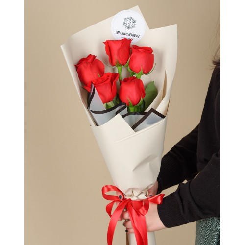 Купить на заказ Букет из 5 красных роз с доставкой в Державинске