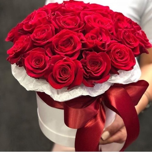 Купить на заказ 15 красных роз в коробке с доставкой в Державинске