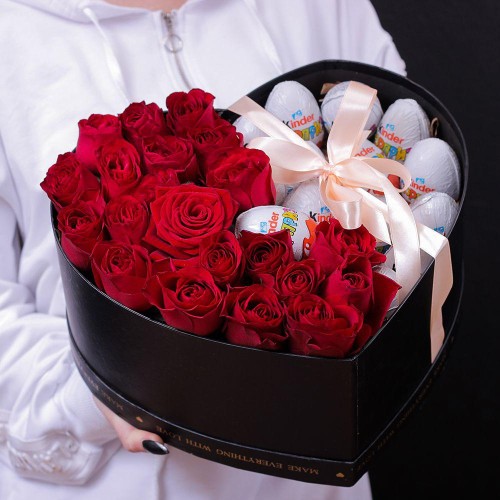 Купить на заказ Коробка роз и киндеров с доставкой в Державинске