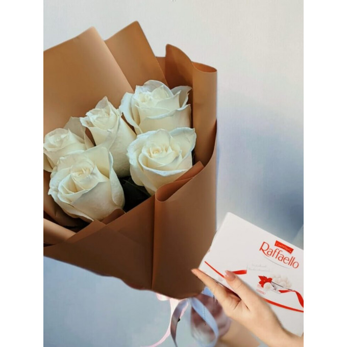 Комбо 5 роз+ Raffaello Комбо 5 роз+ Raffaello