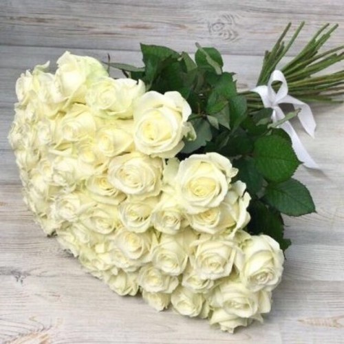 Купить на заказ Букет из 51 белой розы с доставкой в Державинске