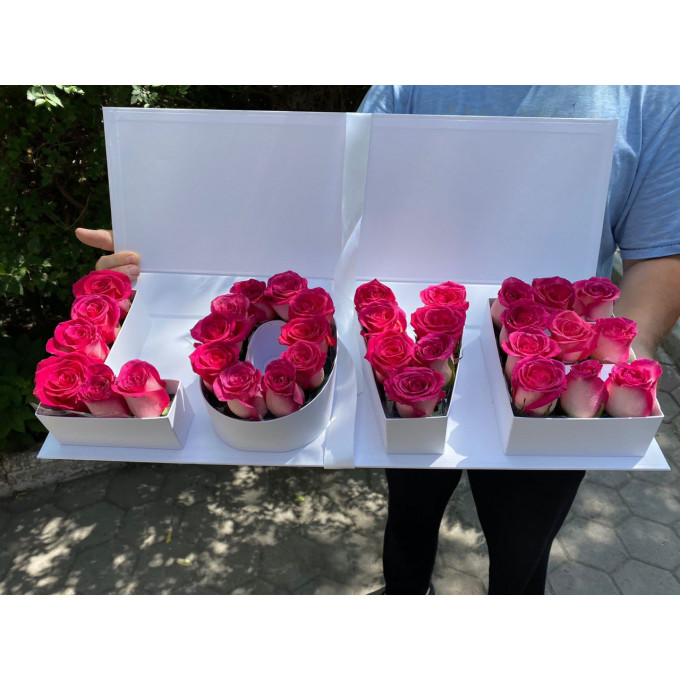 Квадратная коробка с розами Квадратная коробка с розами